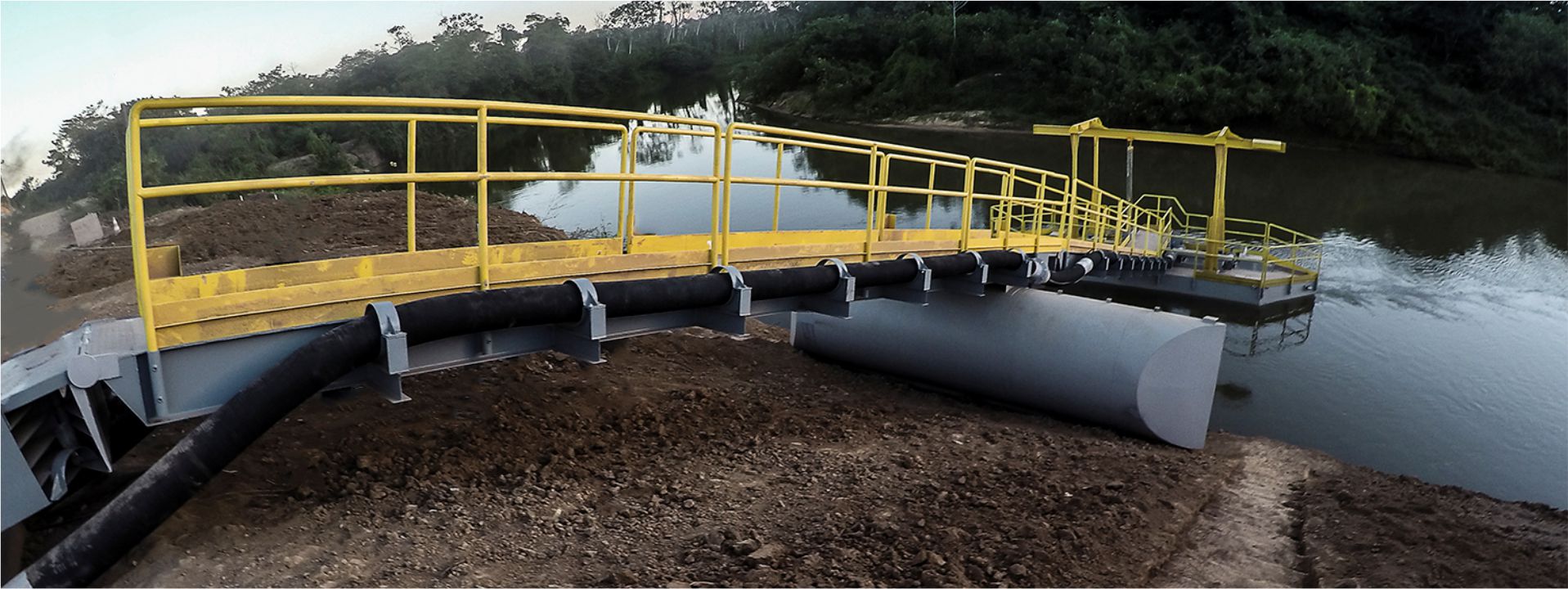 Equipamentos e tubulações do sistema de captação